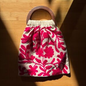 Moyna Embroidered Floral hand Bag Clutch Cream and Fuchsia Pink wood handle